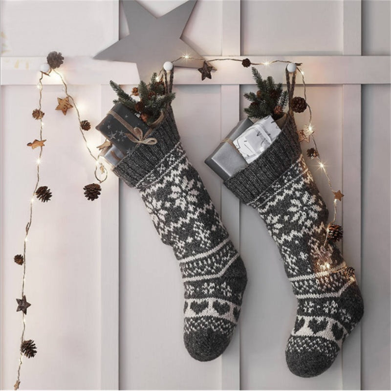 2M 20LED Warm White Christmas Tree String Lights – Pine Cone & Star Design